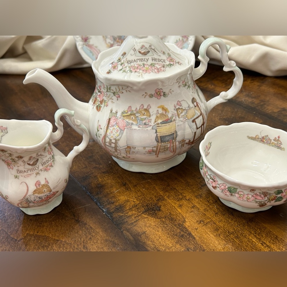 Vintage Royal Doulton Tea Service from the Brambly Hedge Gift Collection, 1985